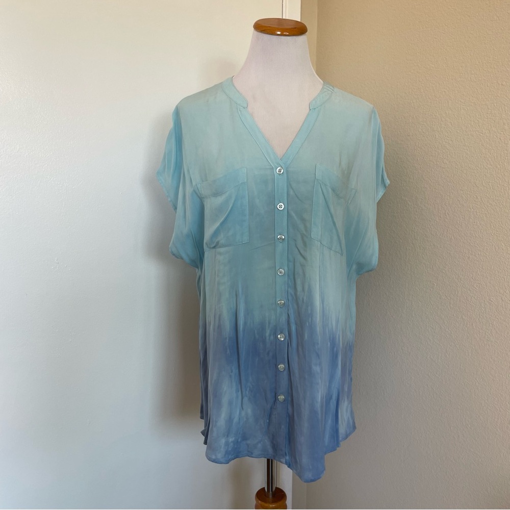 TORRID NWT 00 M/L 10 Women's Blue Gradient Top Tie Dye